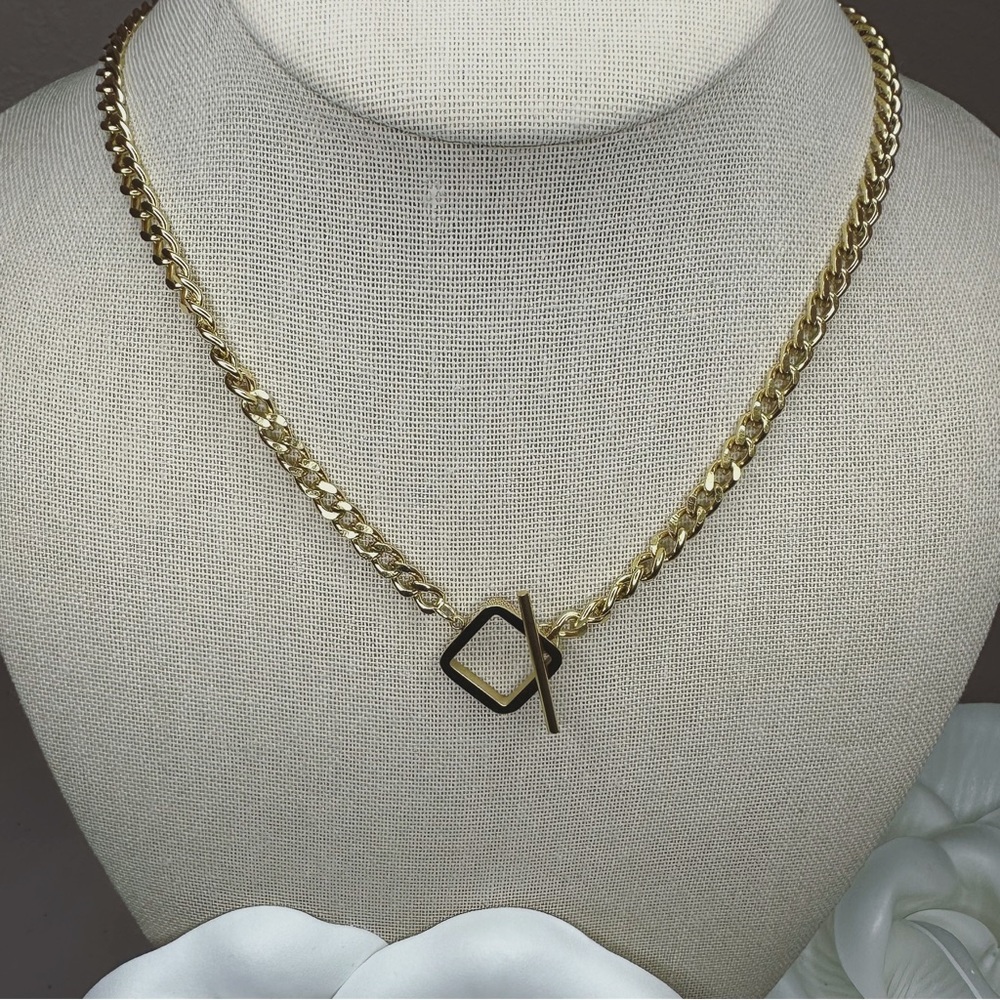18K Gold Plated Front Toggle Clasp Necklace